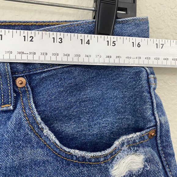 Levis 501 Shorts Women Size 32 High Rise Button Fly Medium Ripped Denim - Picture 4 of 10